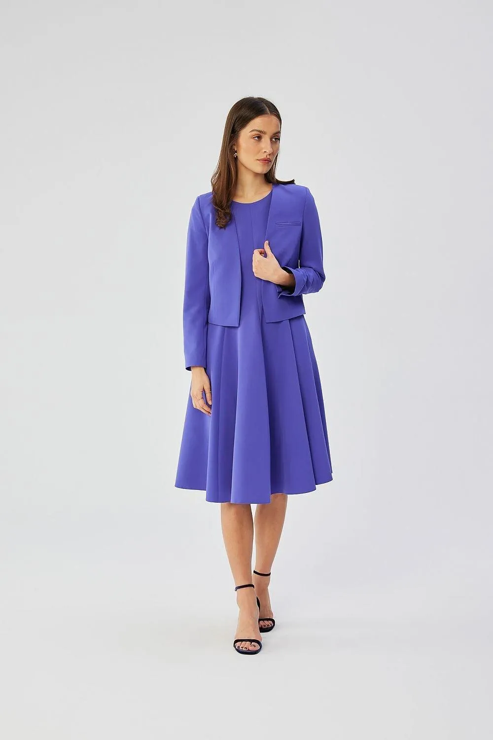 Effortlessly Stylish Short Jacket with Modern Touch