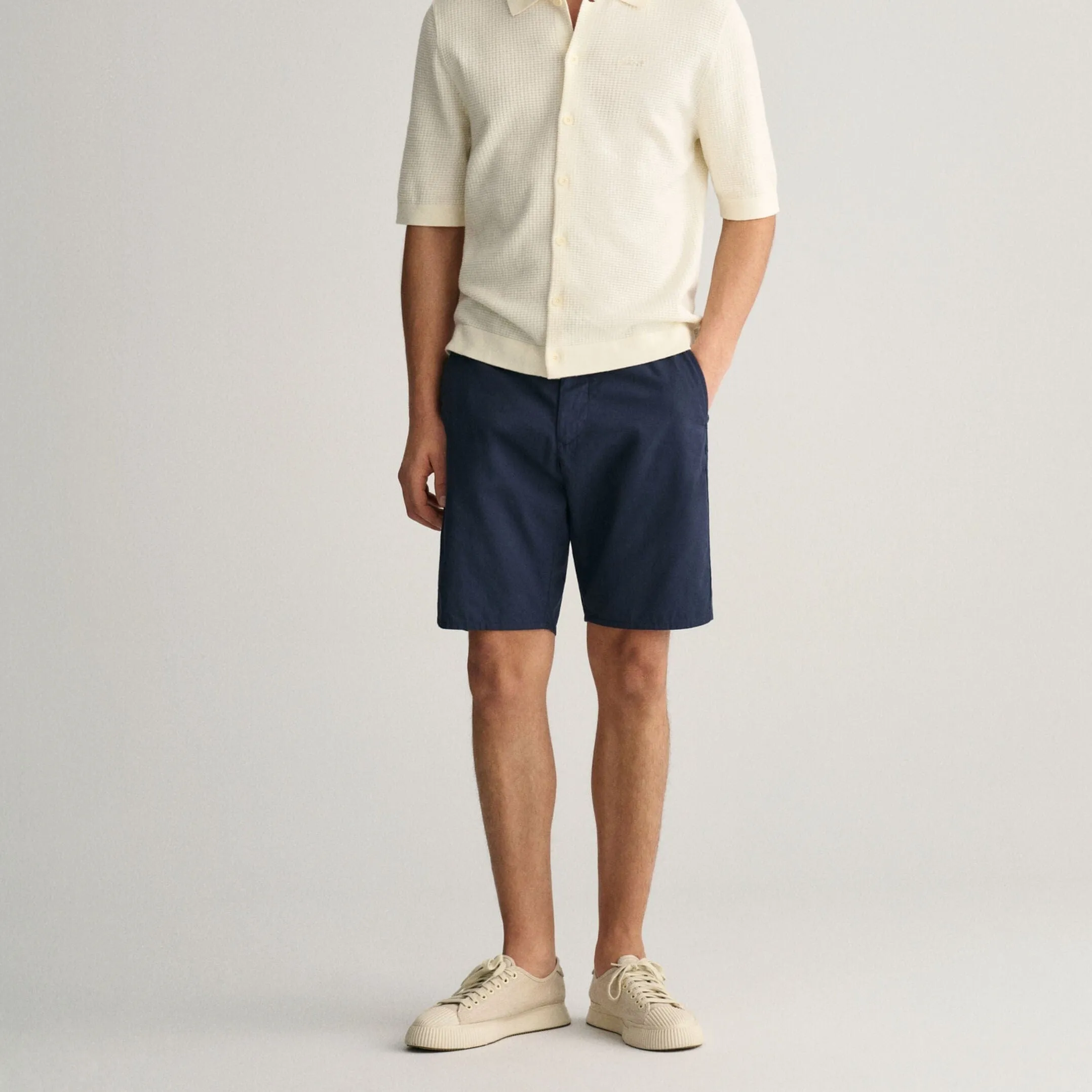 GANT Relaxed Fit Chino Shorts in Marine