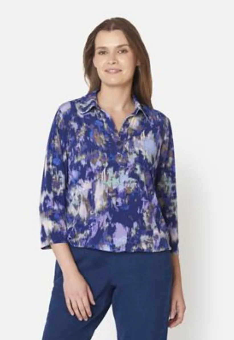 Signature abstract print collar tops