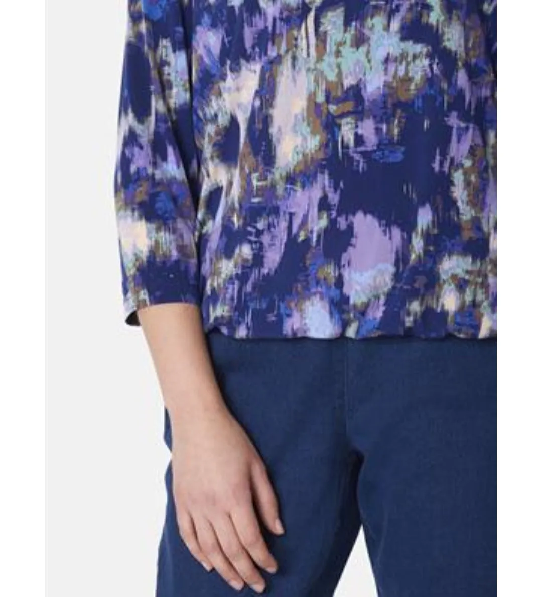 Signature abstract print collar tops
